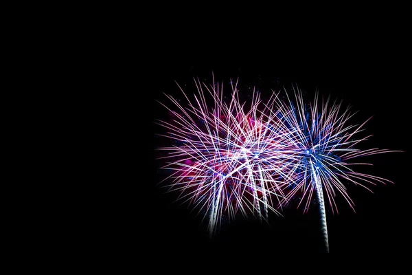 Színes tűzijáték fény az égen — Stock Fotó