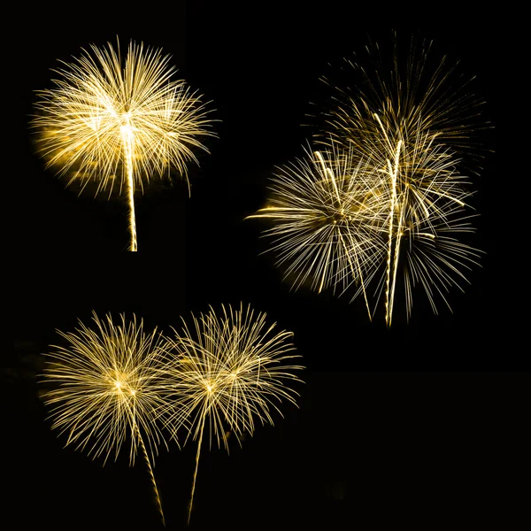 Conjunto de fuegos artificiales de colores en el cielo negro — Foto de Stock