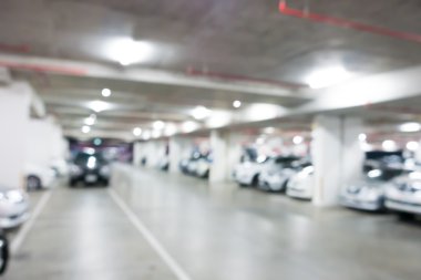 Araba park alışveriş merkezi bulanık