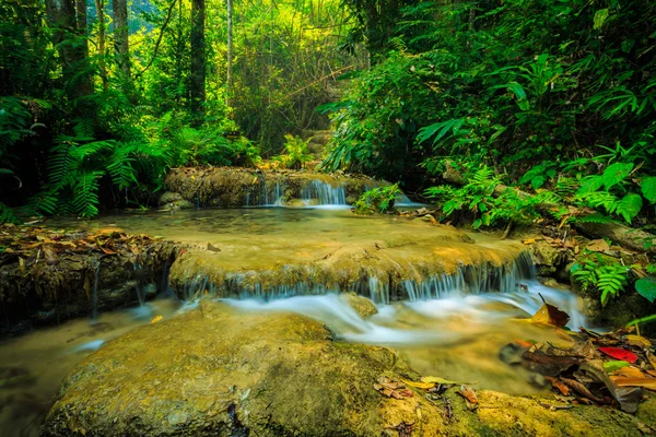 Maravillosa cascada en Tailandia, cascada Pugang chiangrai —  Fotos de Stock