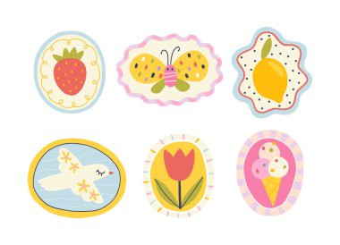 Sevimli el yapımı seramik tılsımlar ve yaz tılsımları. Çocuklar için sıcak, güneşli bir havası olan minimalist karalama koleksiyonu. Tekstil, kil çömlek markası, kreş ambalajı veya çocuksu ambalajlar..