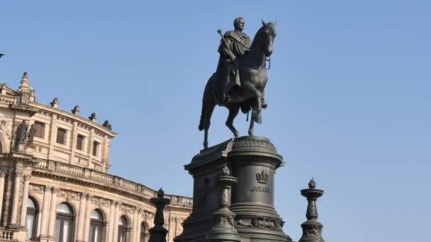 Statue von König johann in dresden — Stockvideo