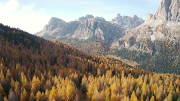 Underbar Antenn Utsikt Över Italienska Dolomiter Hösten — Stockvideo