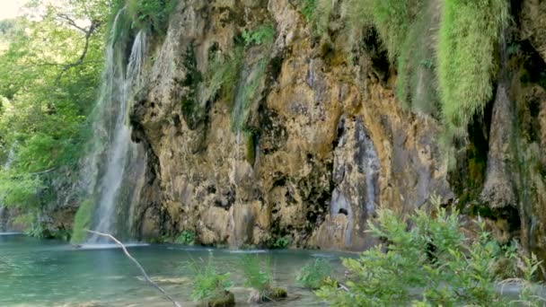 Schöne Aussicht Auf Wasserfall Mit Türkisfarbenem Wasser Nationalpark Plitvicer Seen — Stockvideo