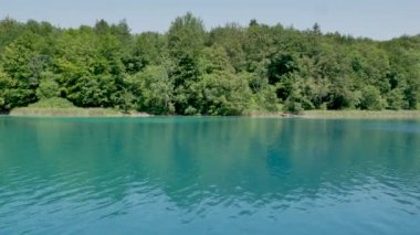 Kozjak Gölü, Autumn Plitvice, Hırvatistan Ulusal Parkı, UNESCO dünya mirası.