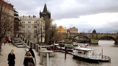 Prag görünümü ve Charles Köprüsü