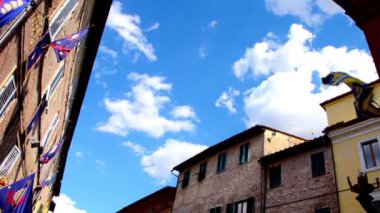 Siena ilçe ve bayrakları
