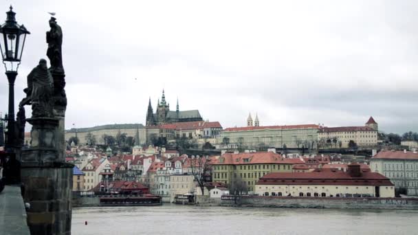 Prague view and Charles bridge — Stock Video