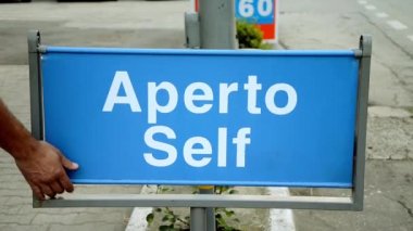 Self Servis-yakıt istasyonu açık