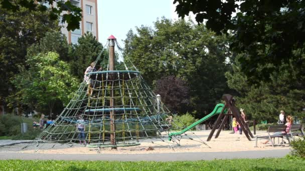 Parque infantil — Vídeos de Stock