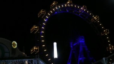 Gece - Wiener Riesenrad, Viyana Prater direksiyonda