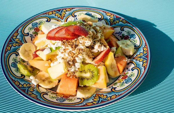 Exquisiter Gesunder Obstsalat Mit Melone Kiwi Ananas Grünem Und Rotem — Stockfoto