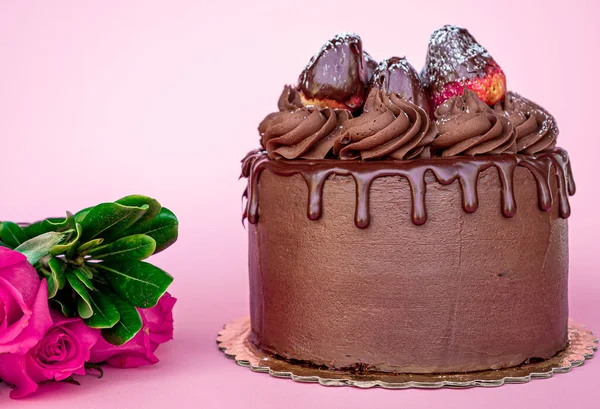 Delicious Valentine Day Chocolate Cake Dihiasi Dengan Coklat Frosting Dan — Stok Foto