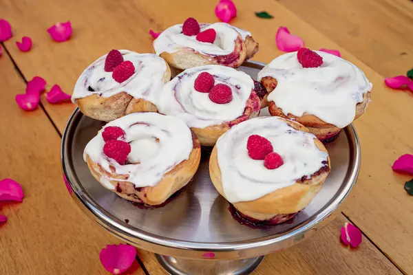 Exquisite Freshly Baked Cinnamon Rolls White Icing Red Berries Top — Stock Photo, Image