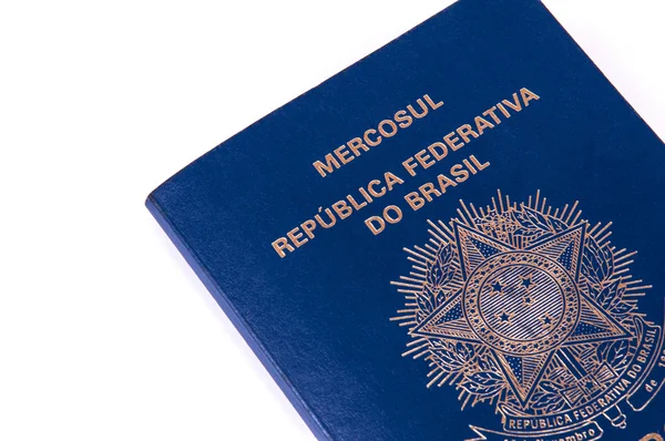 Passaporte Brasileiro sobre fundo branco — Fotografia de Stock