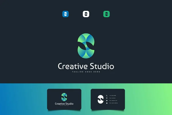 アブストラクトシールドまたは鎌コンセプトの頭文字Sロゴ カラフルなグラデーションのSロゴ ビジネスまたはテクノロジーのロゴに使用できます — ストックベクタ