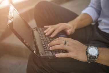 Erkek el notebook klavye