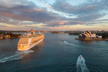 Large ocean liner unfolds in Sydney Harbour clipart