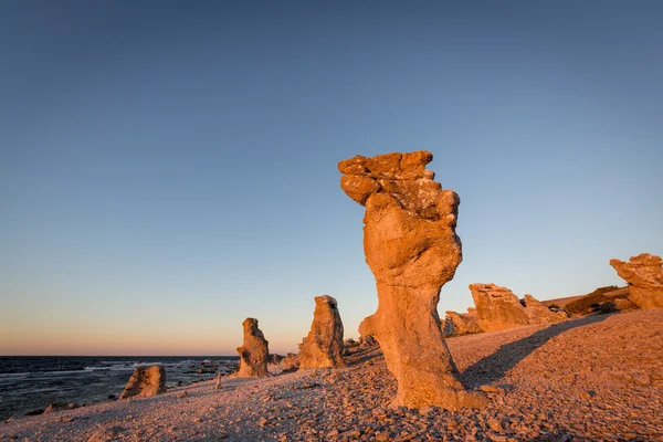 Raukar em Gotland, Suécia . Fotos De Bancos De Imagens Sem Royalties