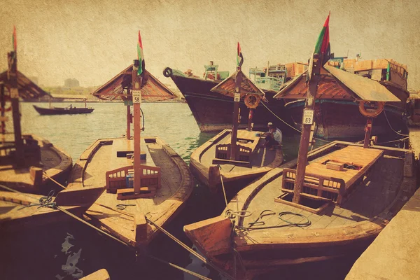 Barcos no Bay Creek em Dubai — Fotografia de Stock