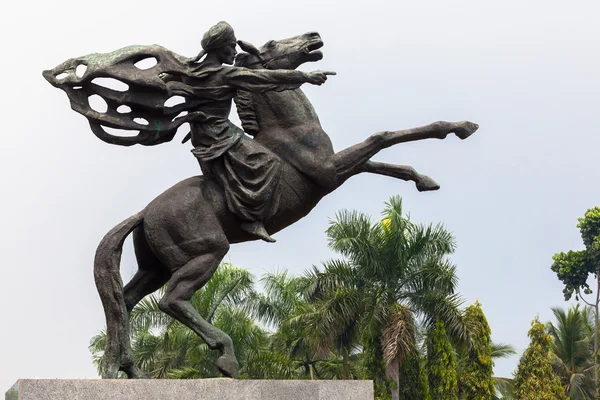 Staty av prince diponegoro rida en häst i jakarta, Indonesien — Stockfoto