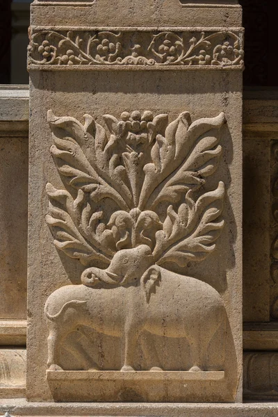 Decor of the Temple of the Tooth in Kandy. Sri Lanka — Stock Photo, Image