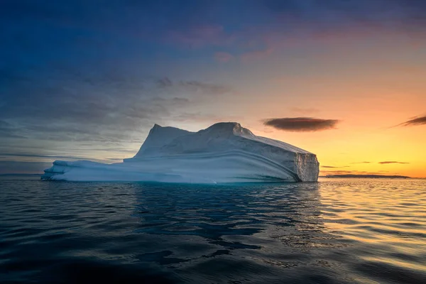 Groenlandia Ilulissat colore ghiacciai mare oceano fiordo durante la notte polare — Foto Stock