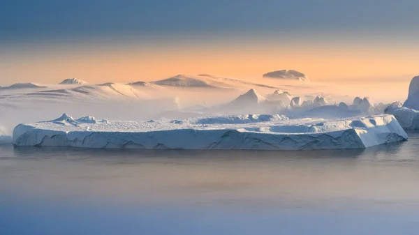 Fiyort Disco Bay Batı Grönland 'da yüzen buzullar — Stok fotoğraf