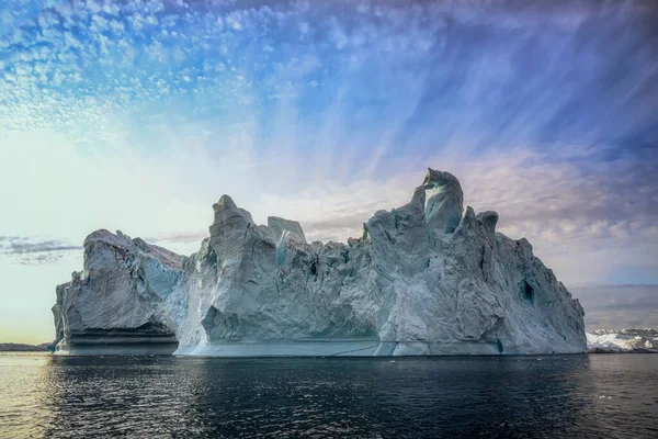 Drijvende gletsjers bij fjord Disco Bay West Groenland — Stockfoto