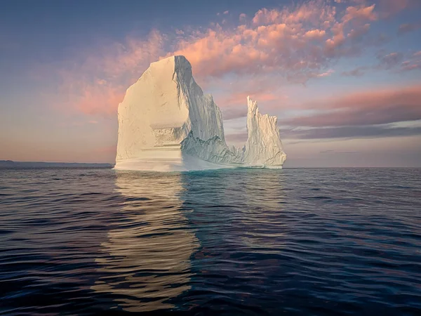 Glaciares flotantes en el fiordo Disco Bay West Groenlandia —  Fotos de Stock