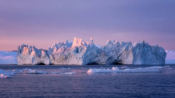 Glaciares flotantes en el fiordo Disco Bay West Groenlandia — Foto de Stock