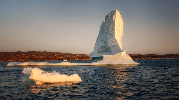 Flytande glaciärer vid fjorden Disco Bay Västra Grönland — Stockfoto