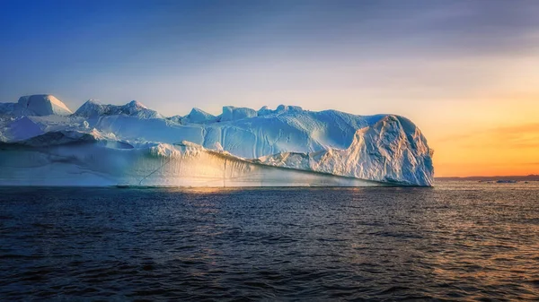 Pływające lodowce w zatoce Fiord Disco Bay West Greenland — Zdjęcie stockowe