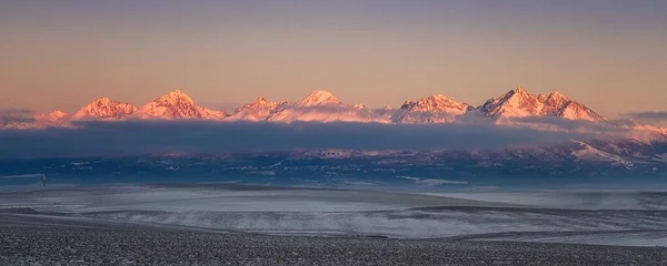 Panorana de Altos Tatras en la luz de la mañana —  Fotos de Stock