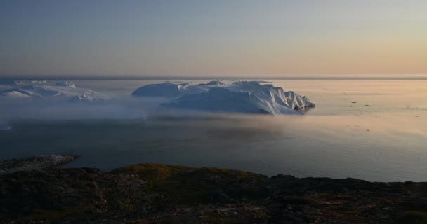 Ghiacciai galleggianti 4K nel Golfo di Dicso Bay nella Groenlandia occidentale — Video Stock