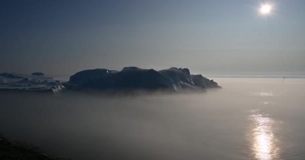 Glaciares flotantes 4K en el Golfo de Dicso Bay en el oeste de Groenlandia — Vídeo de stock