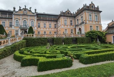 Litomysl yakınlarındaki Rococo kalesi Nove Hrady 'nin adı Küçük Schonbrunn veya Çek Versay