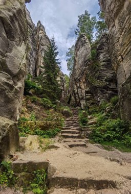 Gün batımında Bohem Cenneti ve Prachovske Kayalıkları