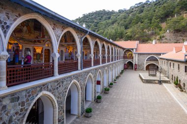 Kuzey Kıbrıs 'taki eski Kykkos manastırının dış görünüşü