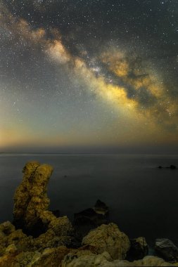 Aphrodite 'nin Romiou Petra' daki Kayalıkları ve Kıbrıs 'taki Samanyolu