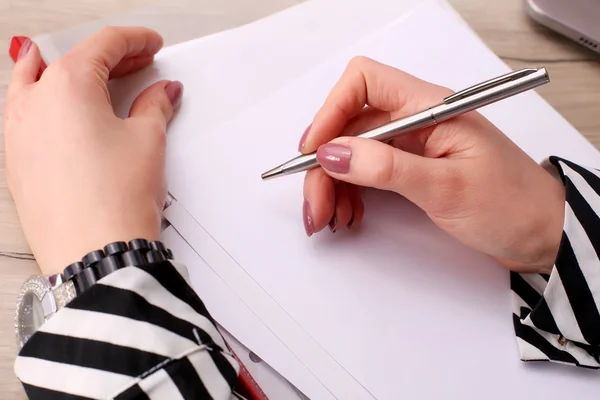 Businessman writing or drawing a note in a blank notebook — Stock Photo, Image