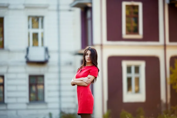 Cute brunette posing on a city street — Stock Photo, Image