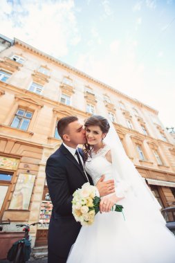 Mutlu gelin ve damat düğün günlerinde