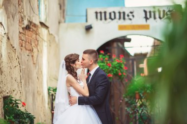 Mutlu gelin ve damat düğün günlerinde