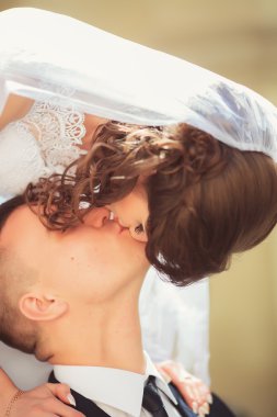 Mutlu gelin ve damat düğün günlerinde