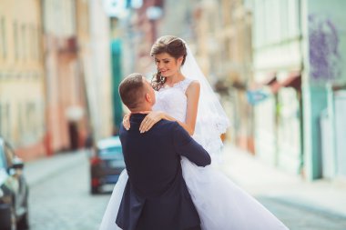 Mutlu gelin ve damat düğün günlerinde