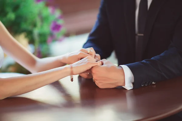 Proposta de casamento com anel de diamante — Fotografia de Stock