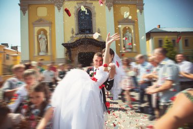 güzel düğün çifti düğün töreni katılmaktadır