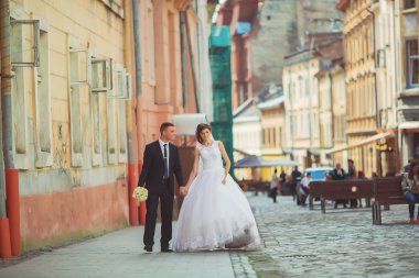 Mutlu gelin ve damat düğün günlerinde