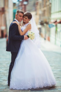 Mutlu gelin ve damat düğün günlerinde